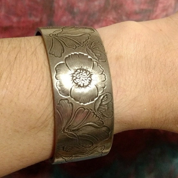 Salisbury Pewter Jewelry - Pewter August Poppy flower cuff